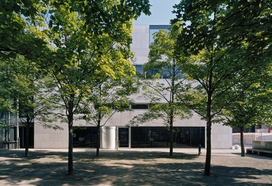 Landesbibliothek und Landesarchiv Niederösterreich - courtyard