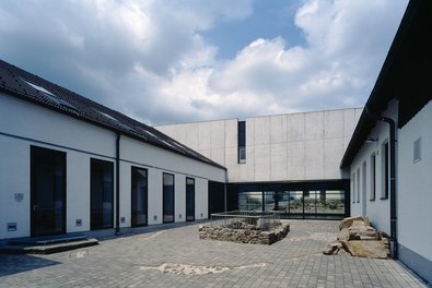 Veranstaltungszentrum Thaya - courtyard