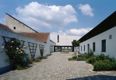 Veranstaltungszentrum Thaya - courtyard