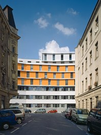 Students Hostel Sechshauserstrasse - south facade