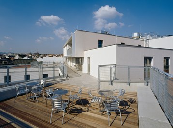 Students Hostel Sechshauserstrasse - roof terrace