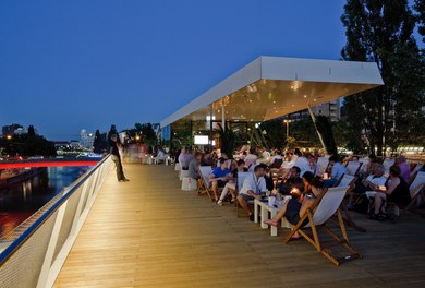 Motto am Fluss - terrace at night