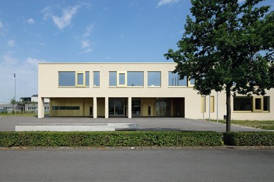 Primary School Wels-Mauth - view from street