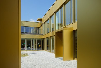 Primary School Wels-Mauth - courtyard
