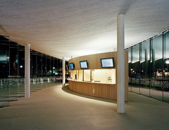 Harbor Bregenz - ticketcenter at night