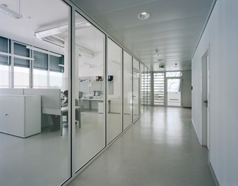 Anna Spiegel Forschungszentrum + CEMM - corridor
