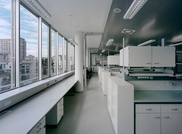 Anna Spiegel Forschungszentrum + CEMM - laboratory