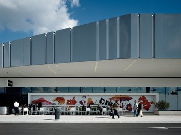 Marchfeldcenter - detail of facade