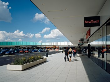 Marchfeldcenter - outside mall