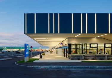 Marchfeldcenter - detail of facade