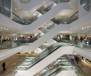 Shoppingcenter Gerngross - escalators and floors
