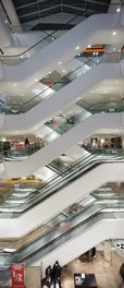 Shoppingcenter Gerngross - escalators and floors