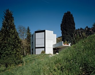 Residence Manahl - general view with closed shutters