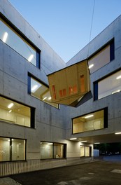 Sonderpädagogisches Zentrum Dornbirn - courtyard at night