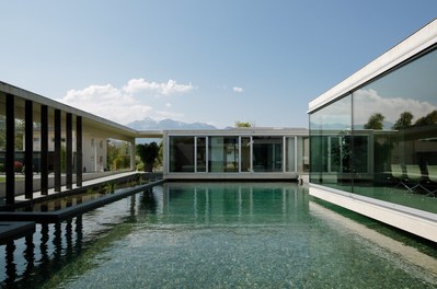 Bathhouse - courtyard with pool