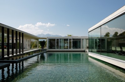 Bathhouse - courtyard with pool