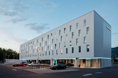Hotel und Geschäftshaus Salzburg Alpenstrasse - parking lot