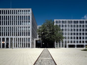 Office Building MK3 - entrance