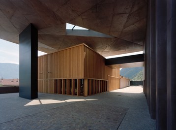 Winery Nals  Margreid - roofed square