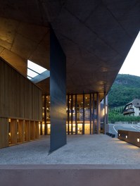 Winery Nals  Margreid - court at night