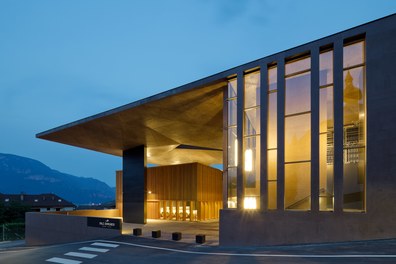 Winery Nals  Margreid - streetview at night