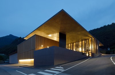 Winery Nals  Margreid - generalview at night