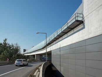 U2 Underground  Station Donaustadtbrücke - traffic situation