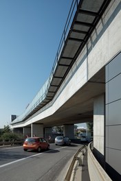 U2 Underground  Station Donaustadtbrücke - traffic situation