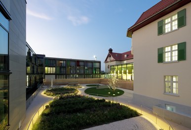 Social Center Schützengarten - courtyard at night