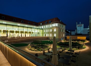 Social Center Schützengarten - courtyard at night