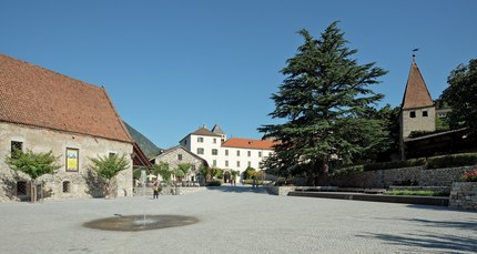 Restructuring  Piazza Neustift - square with fountain