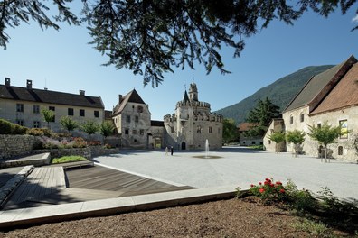 Restructuring  Piazza Neustift - square with auditorium