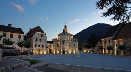 Restructuring  Piazza Neustift - night shot