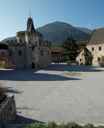 Restructuring  Piazza Neustift - square with Engelsburg