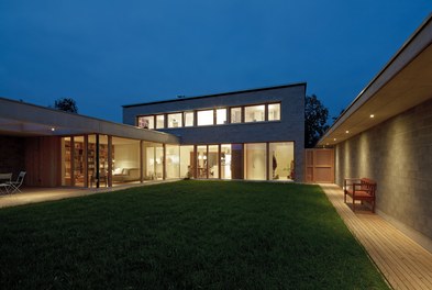 Residence D - courtyard at night