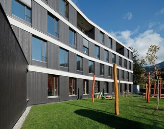 Housing and Business Location Am Garnmarkt - courtyard with kindergarten