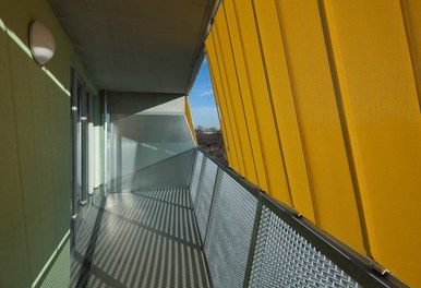 Housing Complex am Mühlgrund - balcony with closed shutters