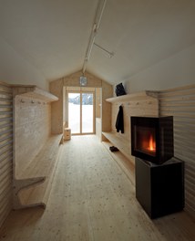 Valüna Lopp - Cabin for Cross-Country Skiers - internal space with oven