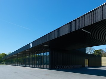 Agricultural Building Zentralfriedhof - workshop building