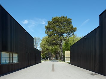 Agricultural Building Zentralfriedhof - view to graveyard