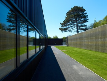 Agricultural Building Zentralfriedhof - courtyard