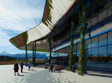 Shopping Center Neukauf Villach - entrance Merkur