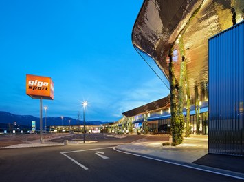 Shopping Center Neukauf Villach - night shot