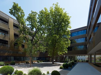 Geriatric Center Liesing - courtyard