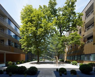 Geriatric Center Liesing - courtyard