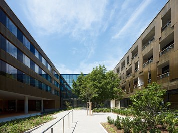 Geriatric Center Liesing - courtyard