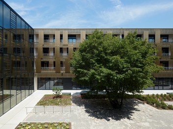 Geriatric Center Liesing - courtyard