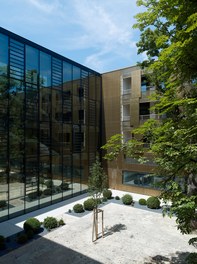 Geriatric Center Liesing - courtyard