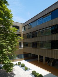 Geriatric Center Liesing - courtyard