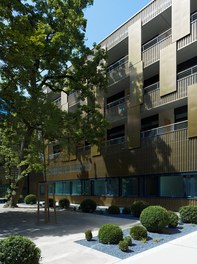 Geriatric Center Liesing - courtyard